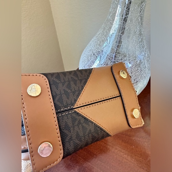 Michael Kors Mercer Two-Tone Logo and Leather Accordion Crossbody Bag - Picture 7 of 8